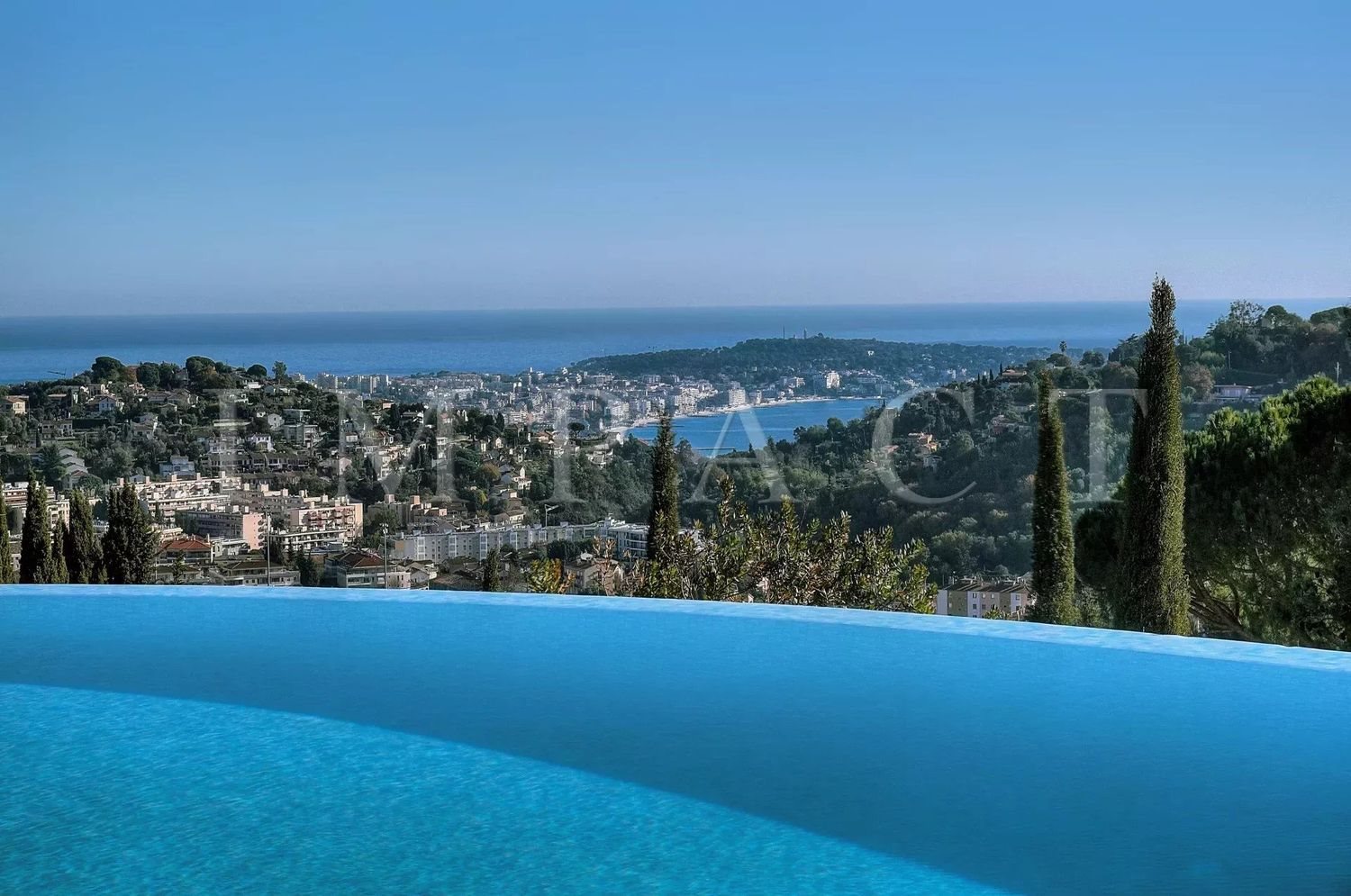Maison à louer, 243m², Vallauris