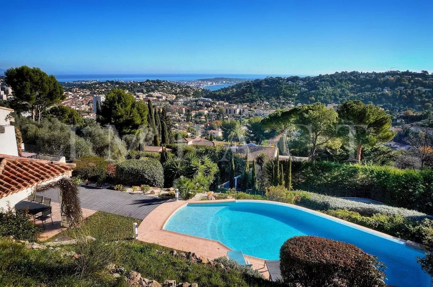 Maison à louer, 243m², Vallauris