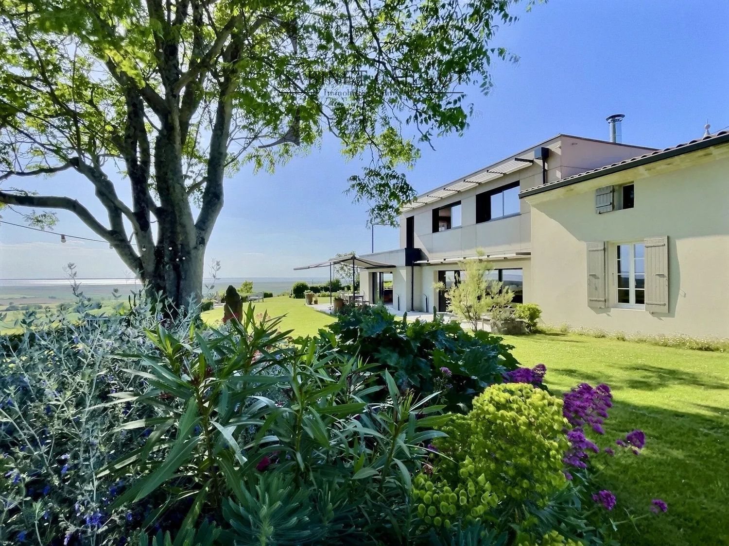 Maison à vendre, 260m², Mortagne-sur-Gironde
