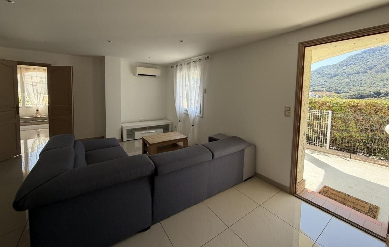 Appartement à louer, 61m², Alata
