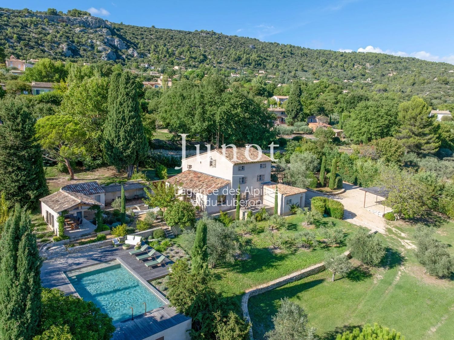 Maison à louer, 300m², Saint-Saturnin-lès-Apt