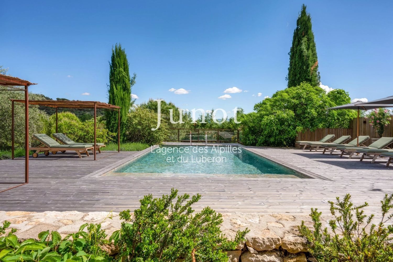 Maison à louer, 300m², Saint-Saturnin-lès-Apt