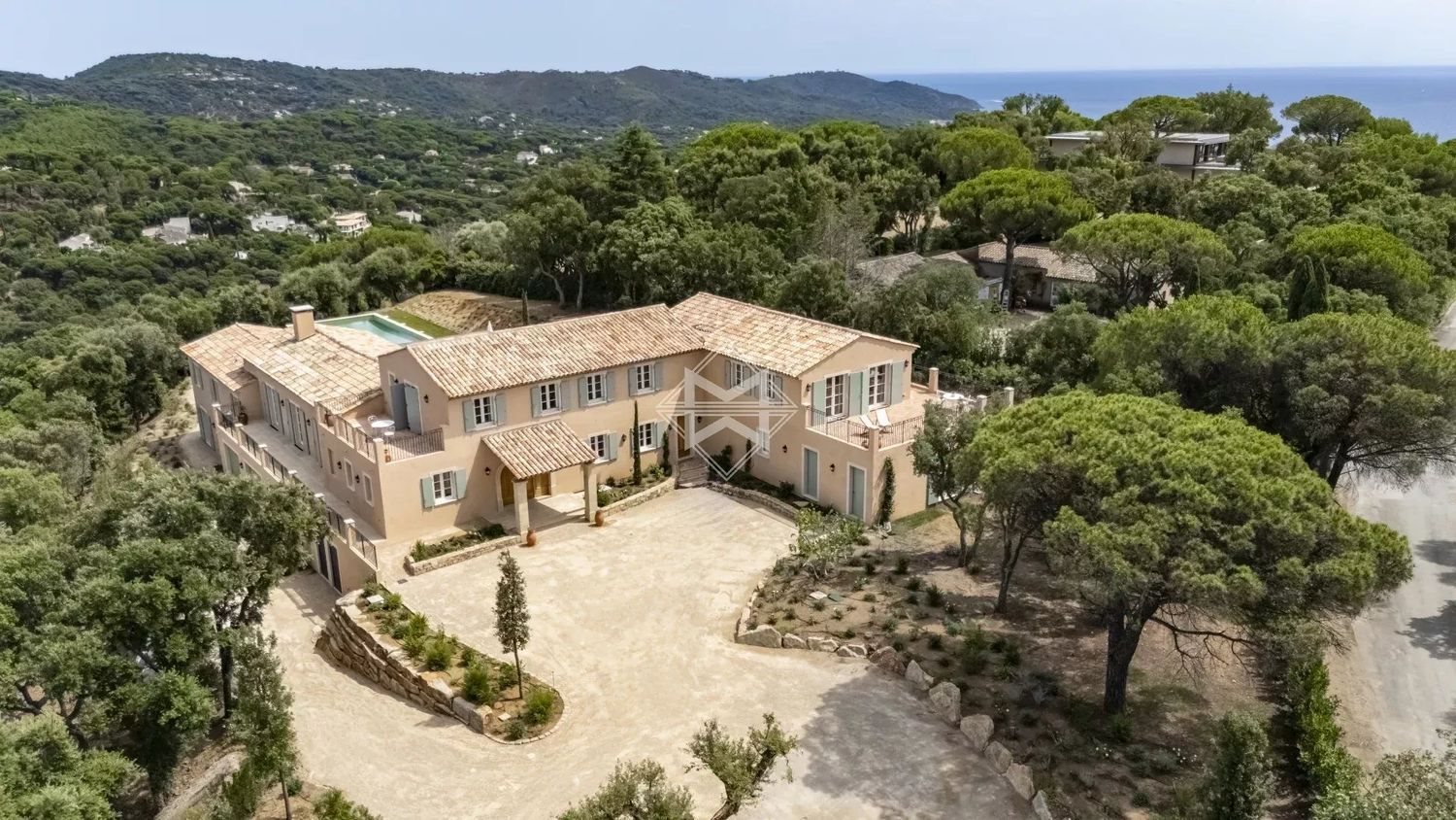 Maison à louer, 550m², La Croix-Valmer