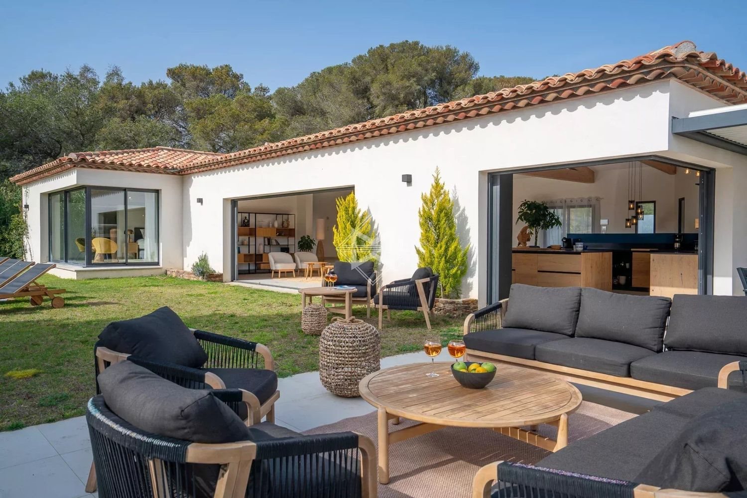 Maison à louer, 350m², La Croix-Valmer