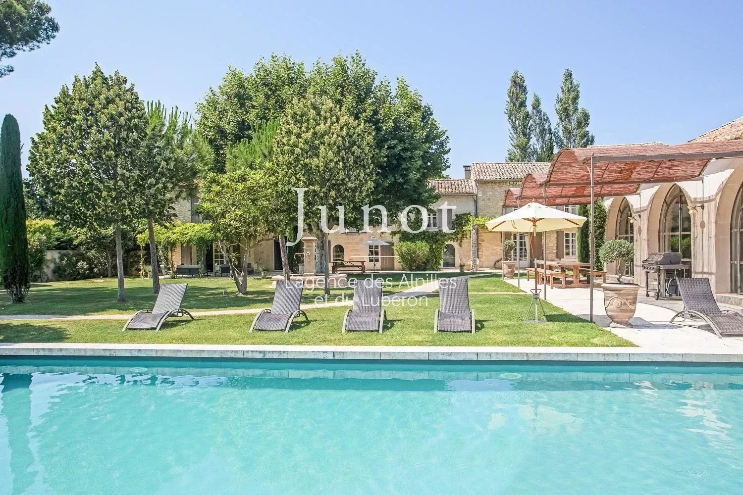 Maison à louer, 620m², Saint-Rémy-de-Provence