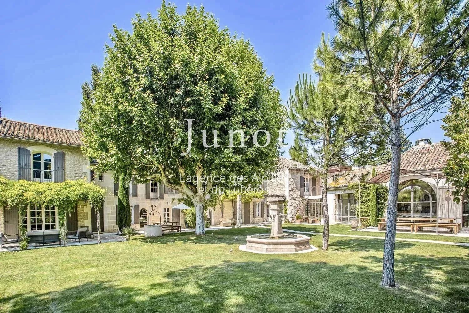 Maison à louer, 620m², Saint-Rémy-de-Provence