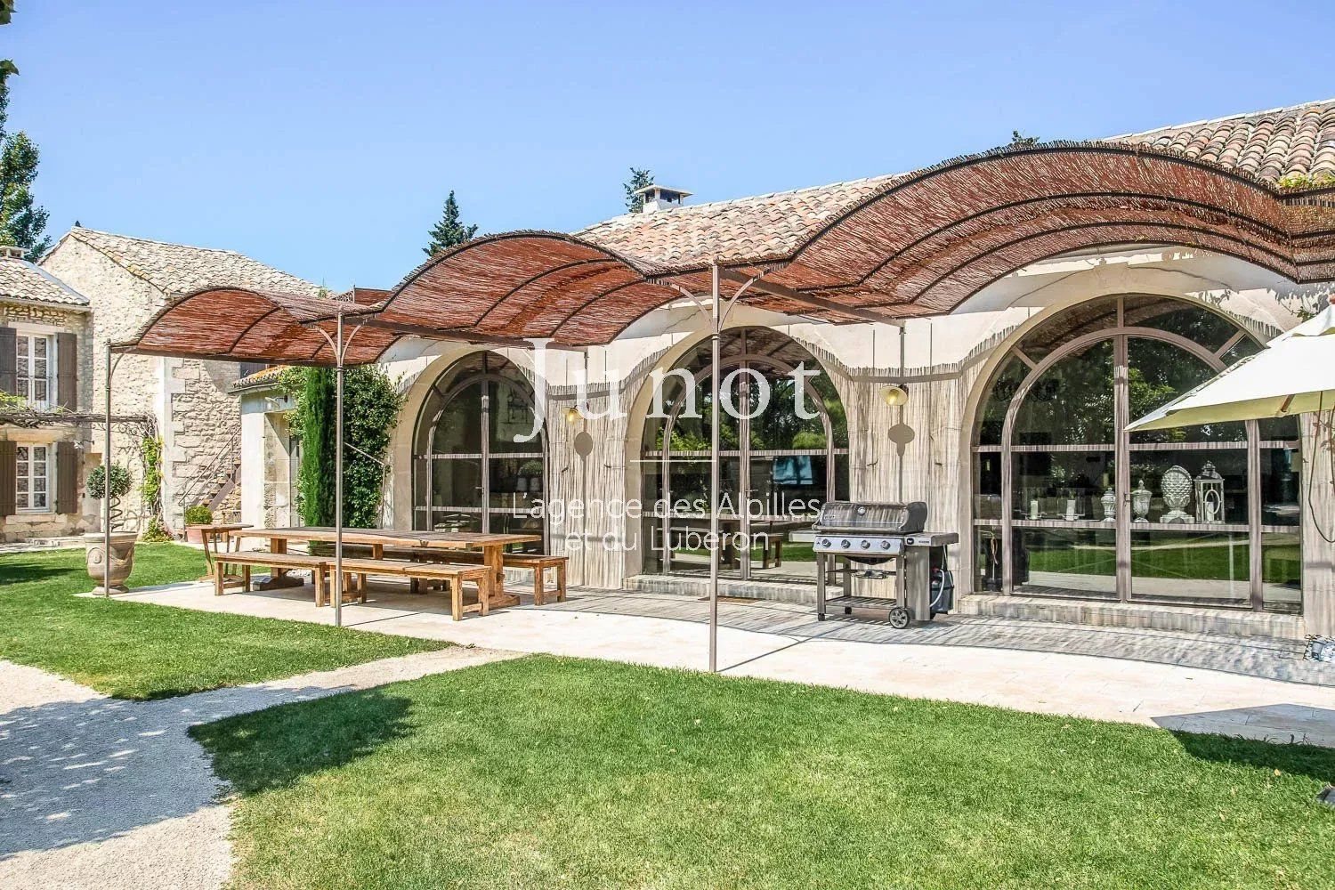 Maison à louer, 620m², Saint-Rémy-de-Provence