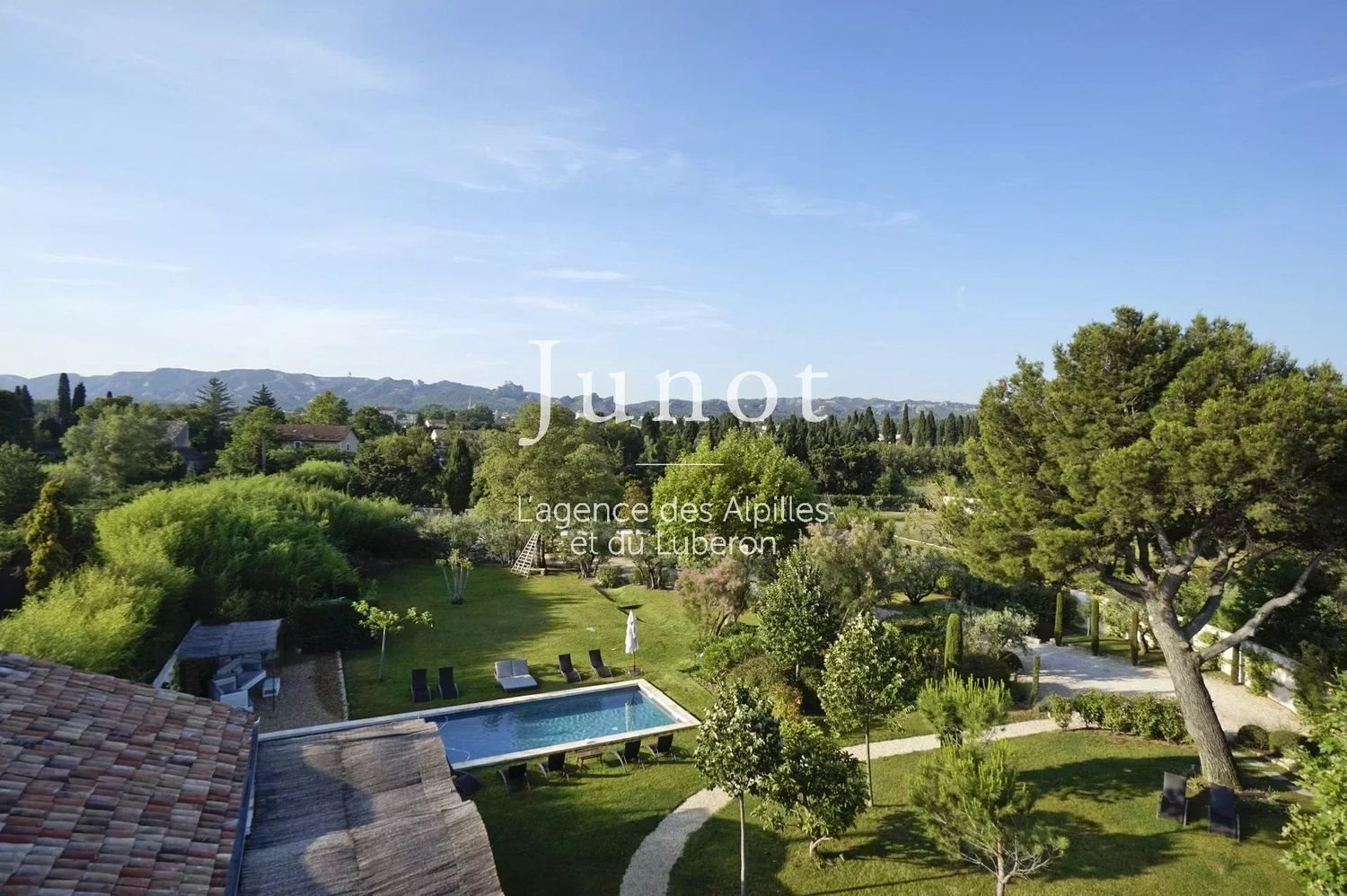 Maison à louer, 620m², Saint-Rémy-de-Provence