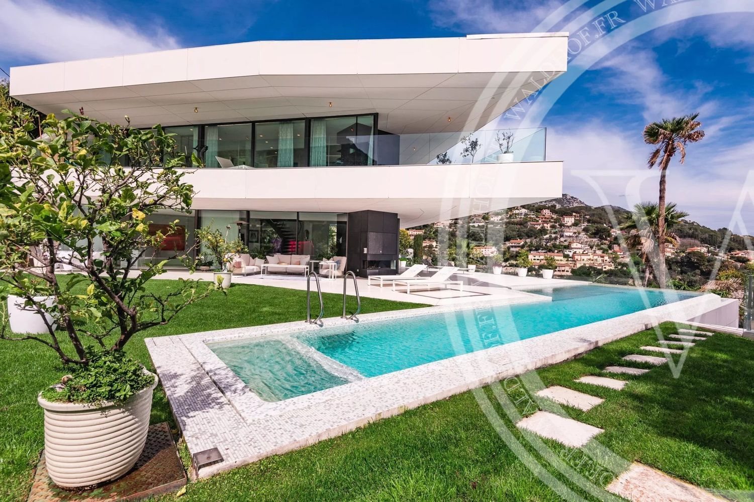 Maison à louer, 470m², Beausoleil