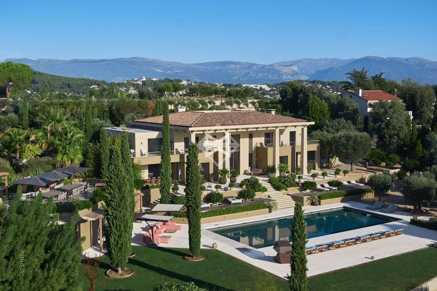 Maison à louer, 980m², Vallauris
