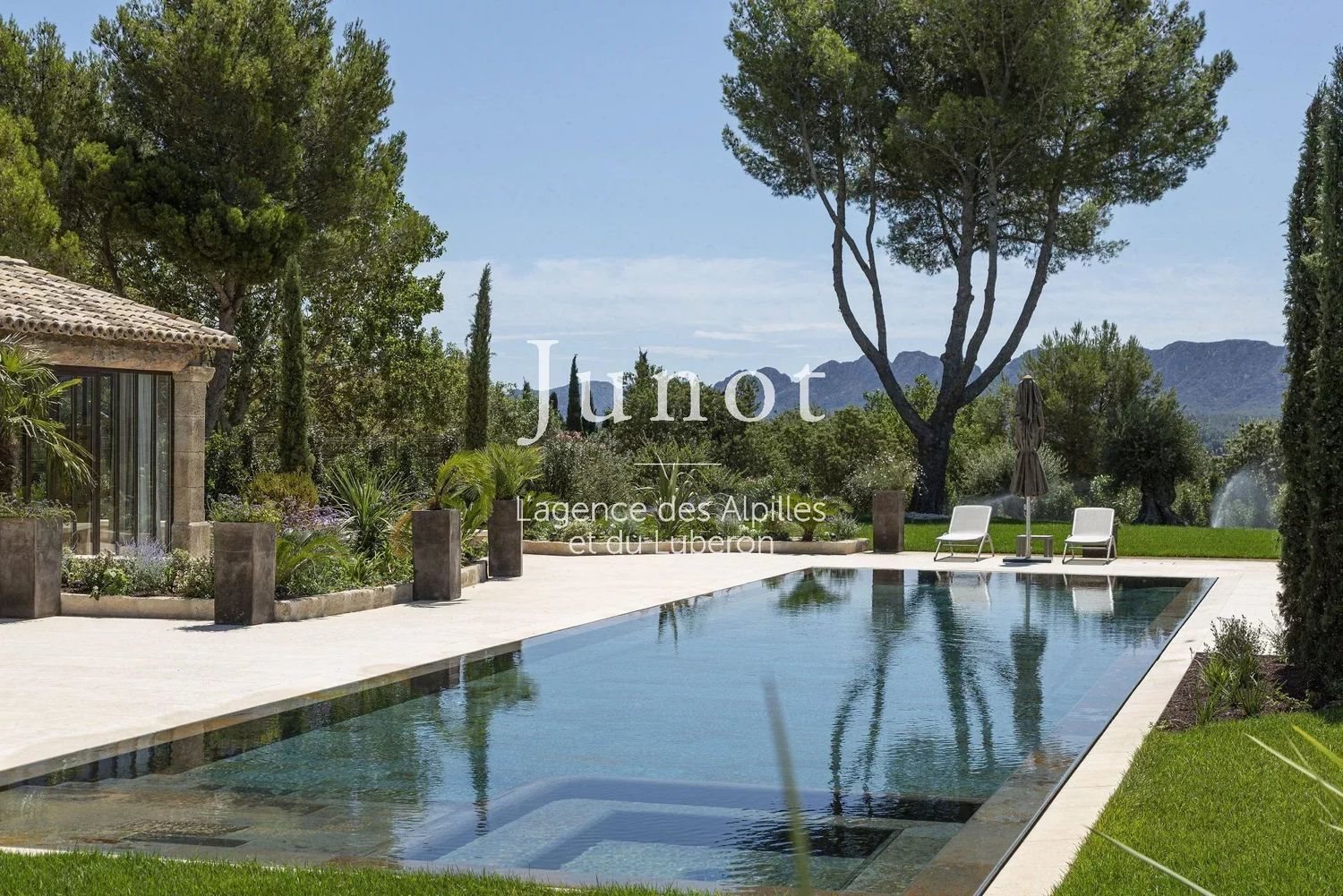 Maison à louer, 440m², Saint-Rémy-de-Provence