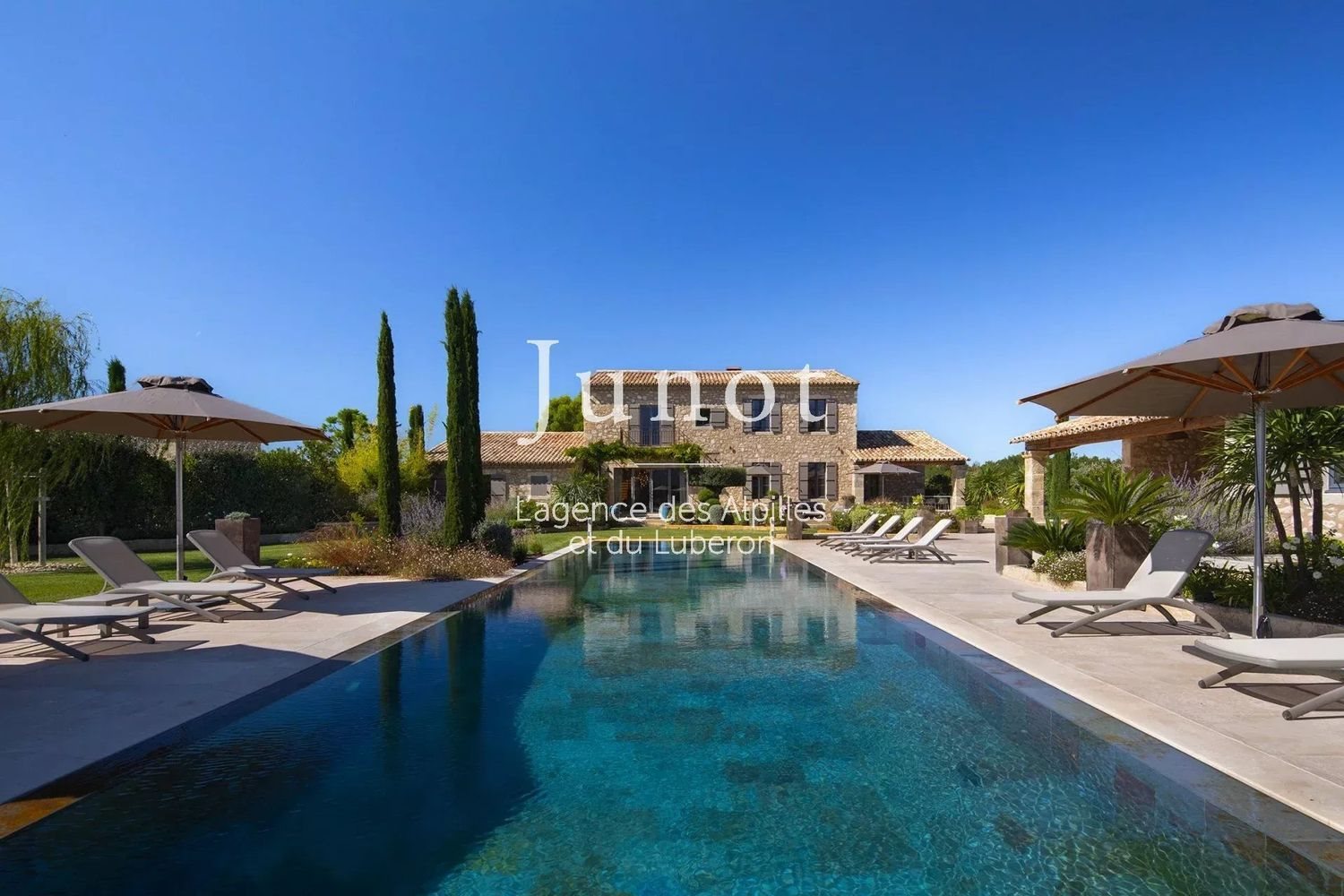 Maison à louer, 440m², Saint-Rémy-de-Provence