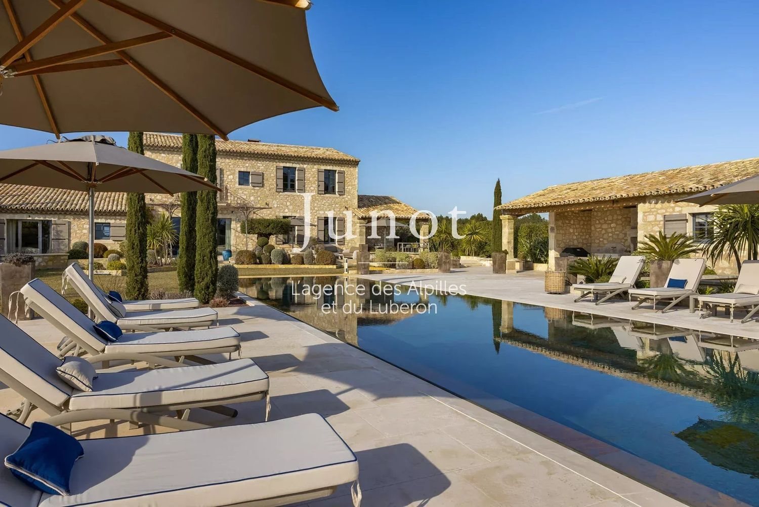 Maison à louer, 440m², Saint-Rémy-de-Provence