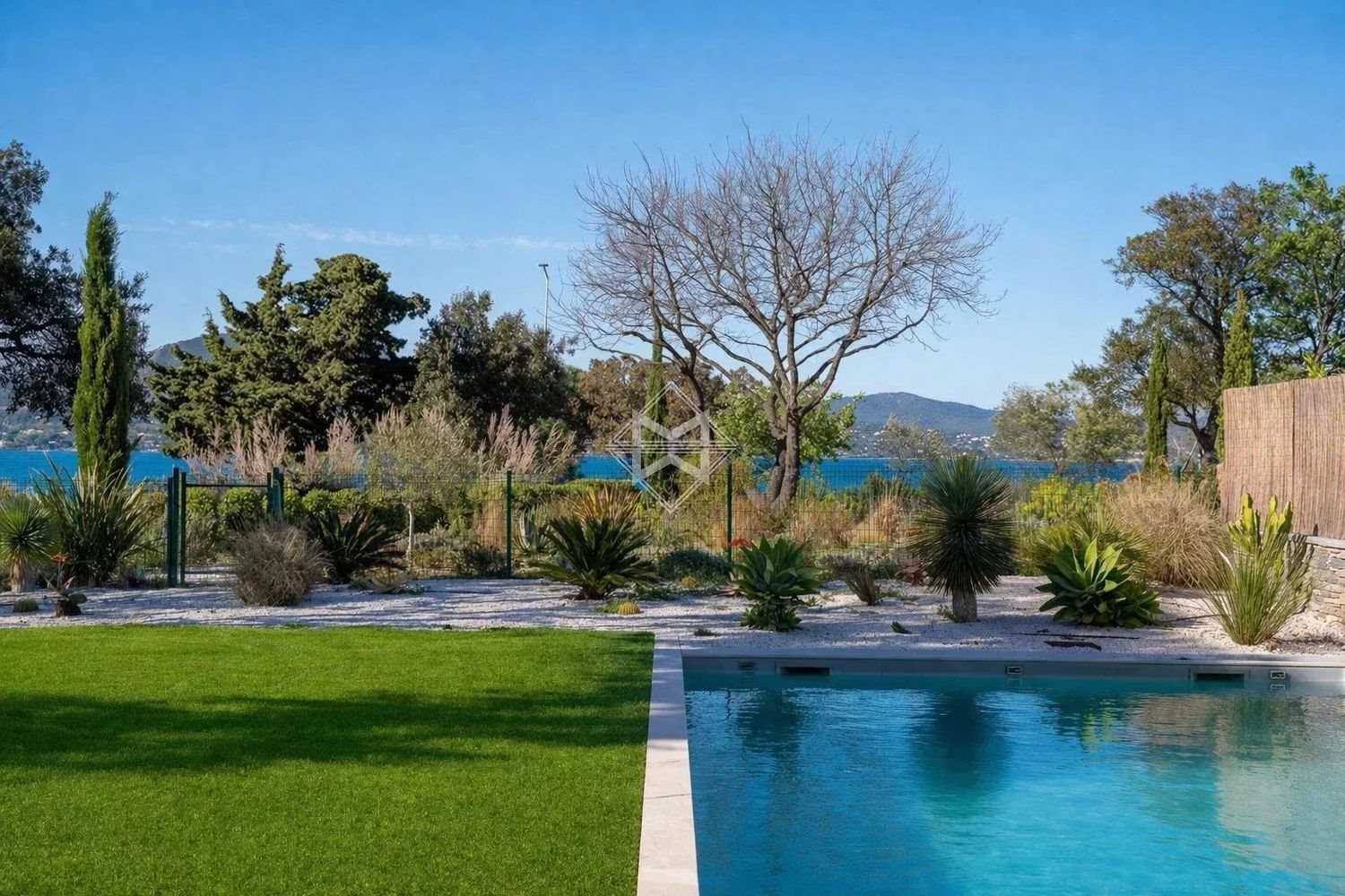 Maison à louer, 350m², Gassin