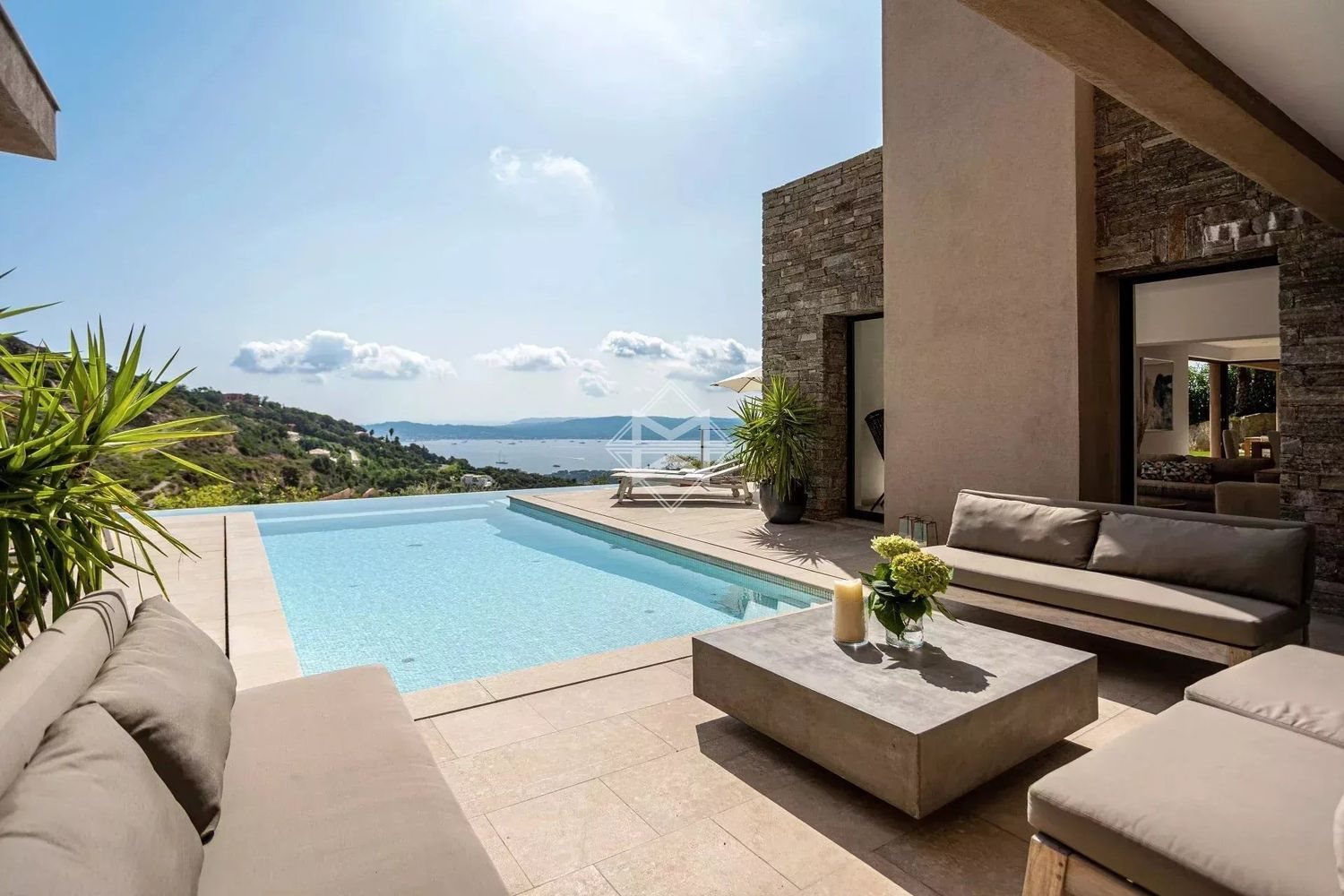 Maison à louer, 273m², Grimaud
