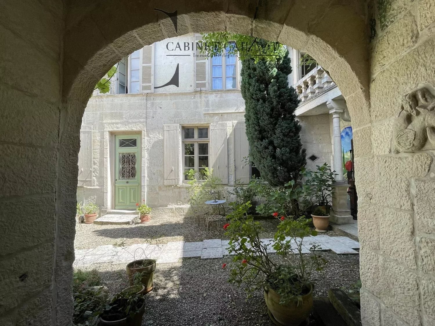 Maison à vendre, 379m², Saintes