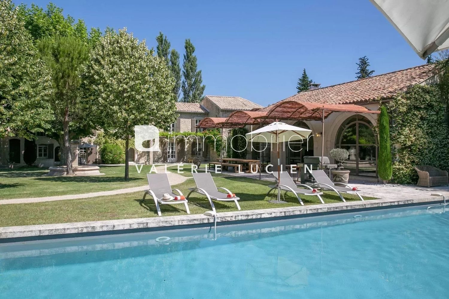 Maison à louer, 620m², Saint-Rémy-de-Provence