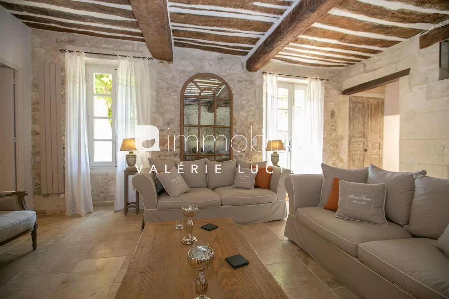 Maison à louer, 620m², Saint-Rémy-de-Provence
