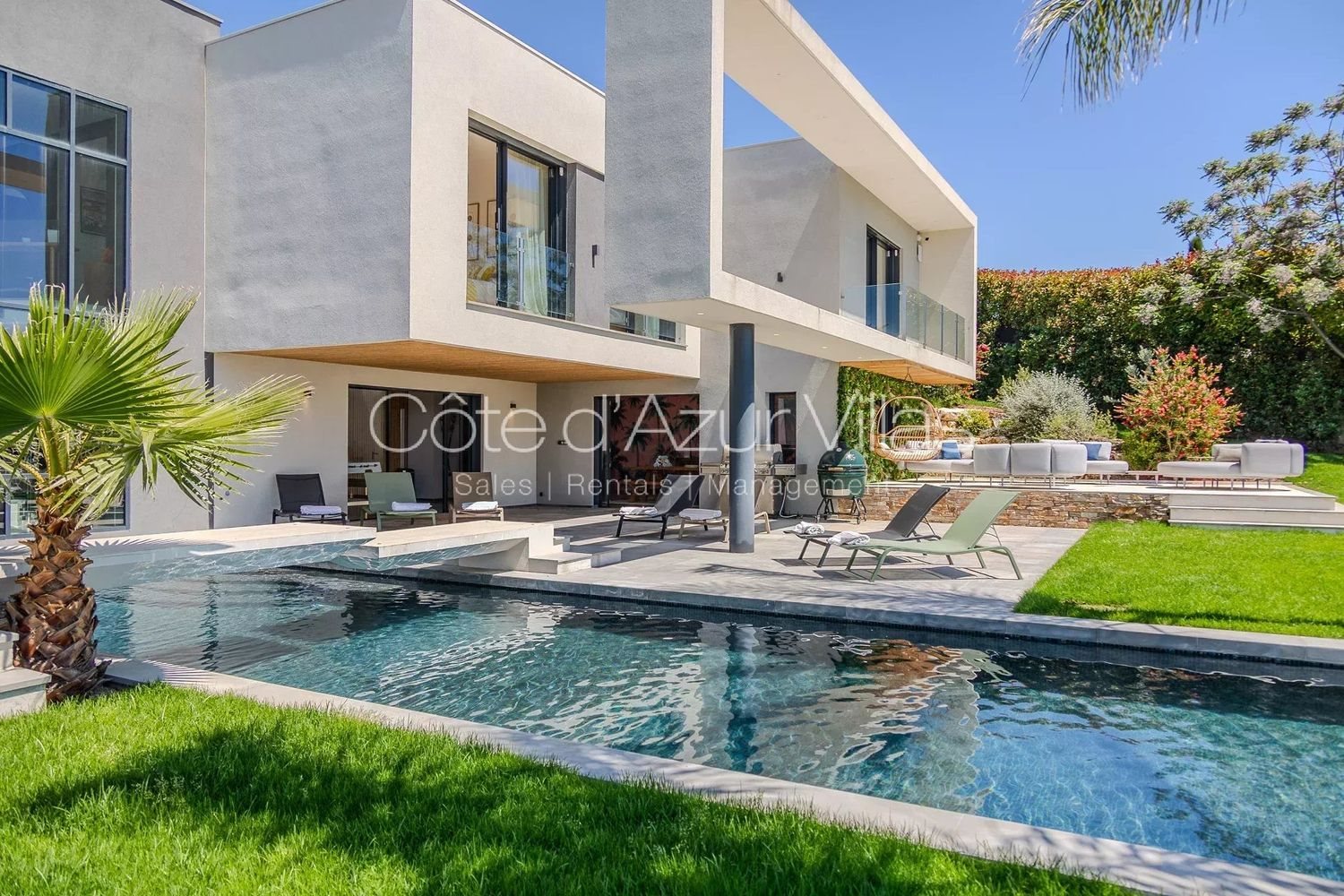 Maison à louer, 554m², Roquefort-les-Pins