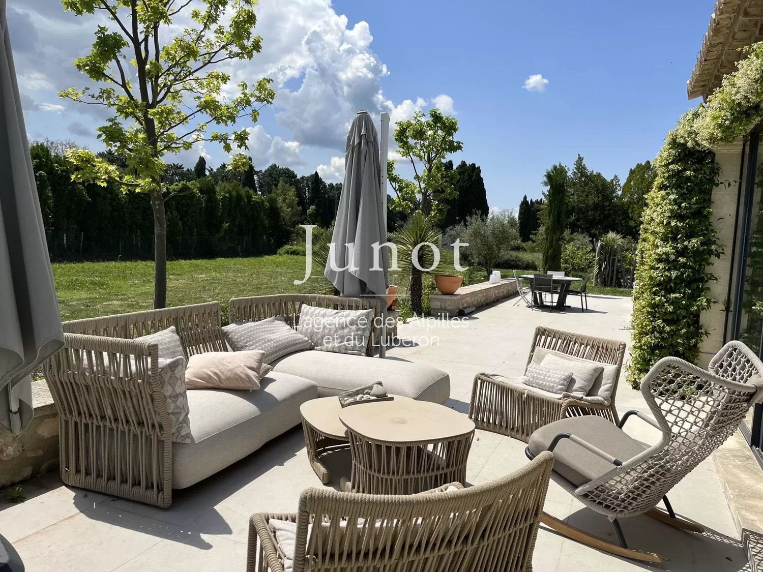 Maison à louer, 400m², Saint-Rémy-de-Provence