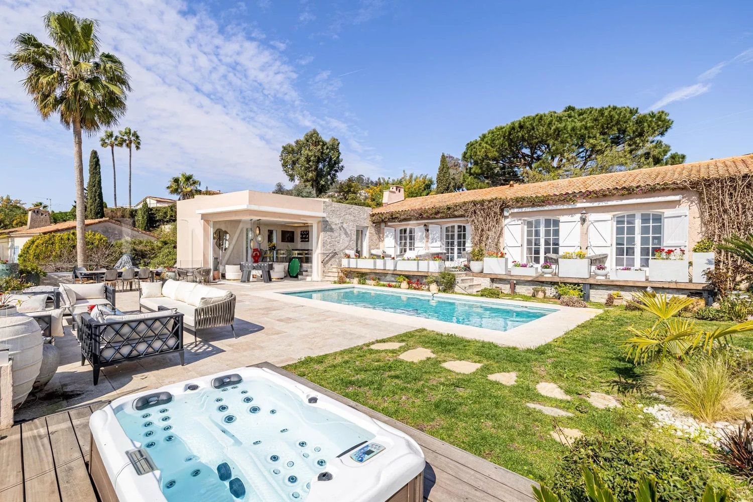 Maison à louer, 360m², Mandelieu-la-Napoule