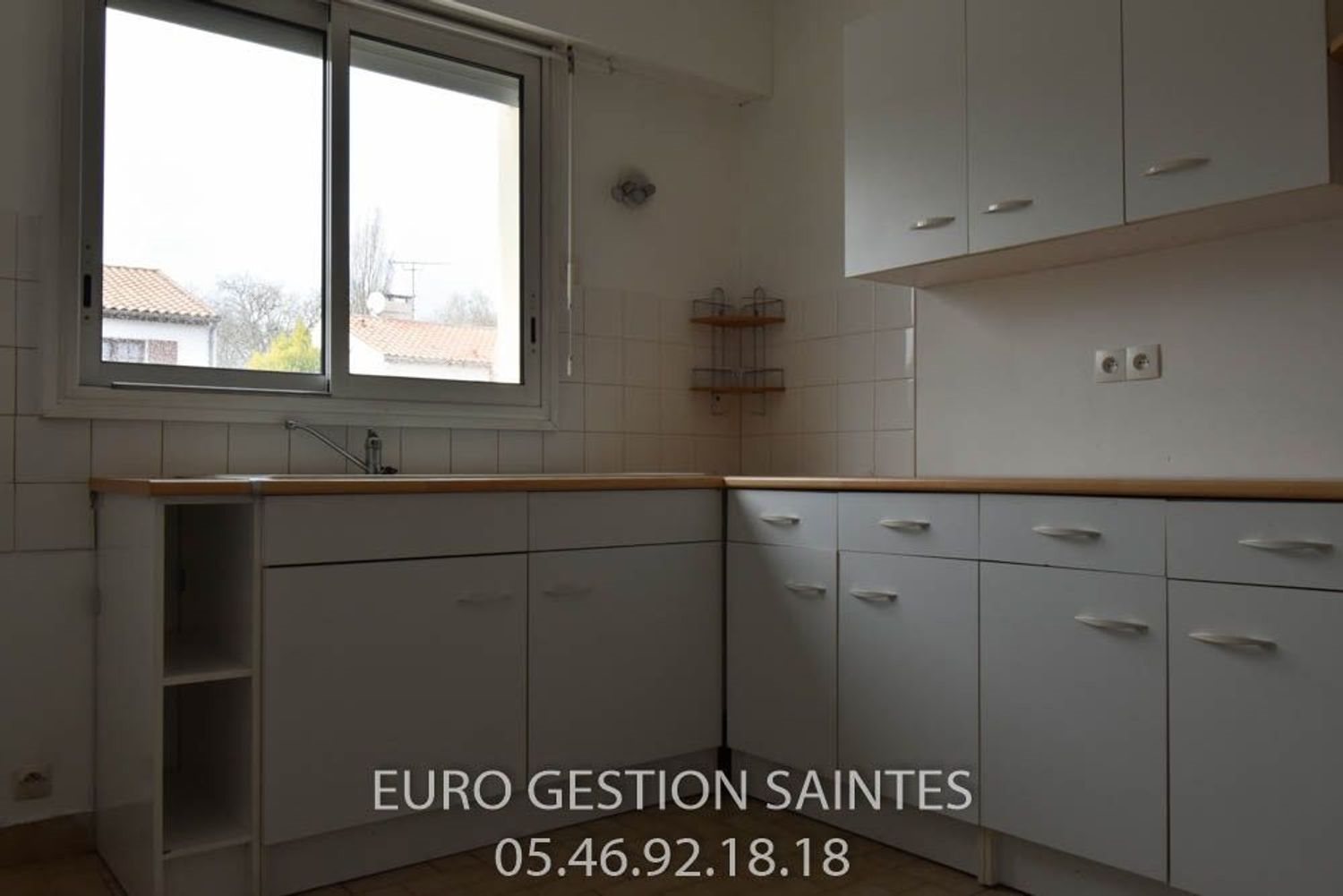 Maison à louer, 82m², Saintes