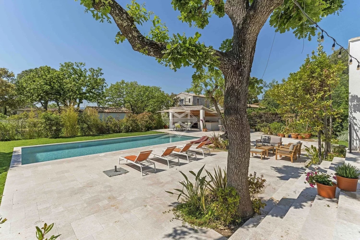 Maison à louer, 360m², Grimaud