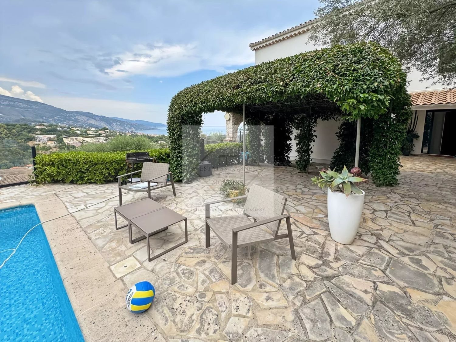 Maison à louer, 240m², Roquebrune-Cap-Martin