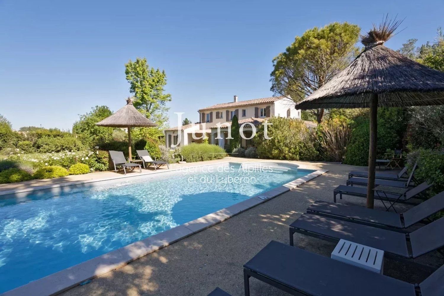 Maison à louer, 220m², Saint-Rémy-de-Provence
