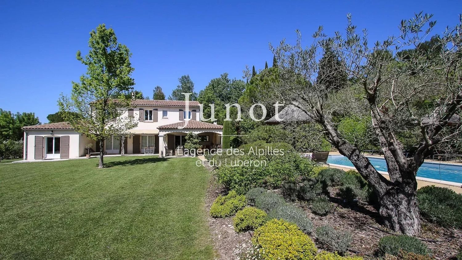 Maison à louer, 220m², Saint-Rémy-de-Provence