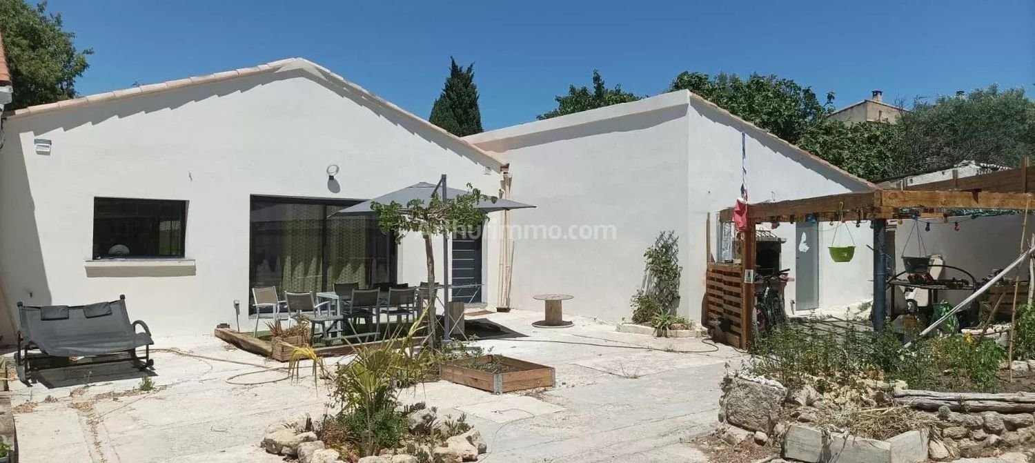Maison à vendre, 104m², Saint-Mitre-les-Remparts