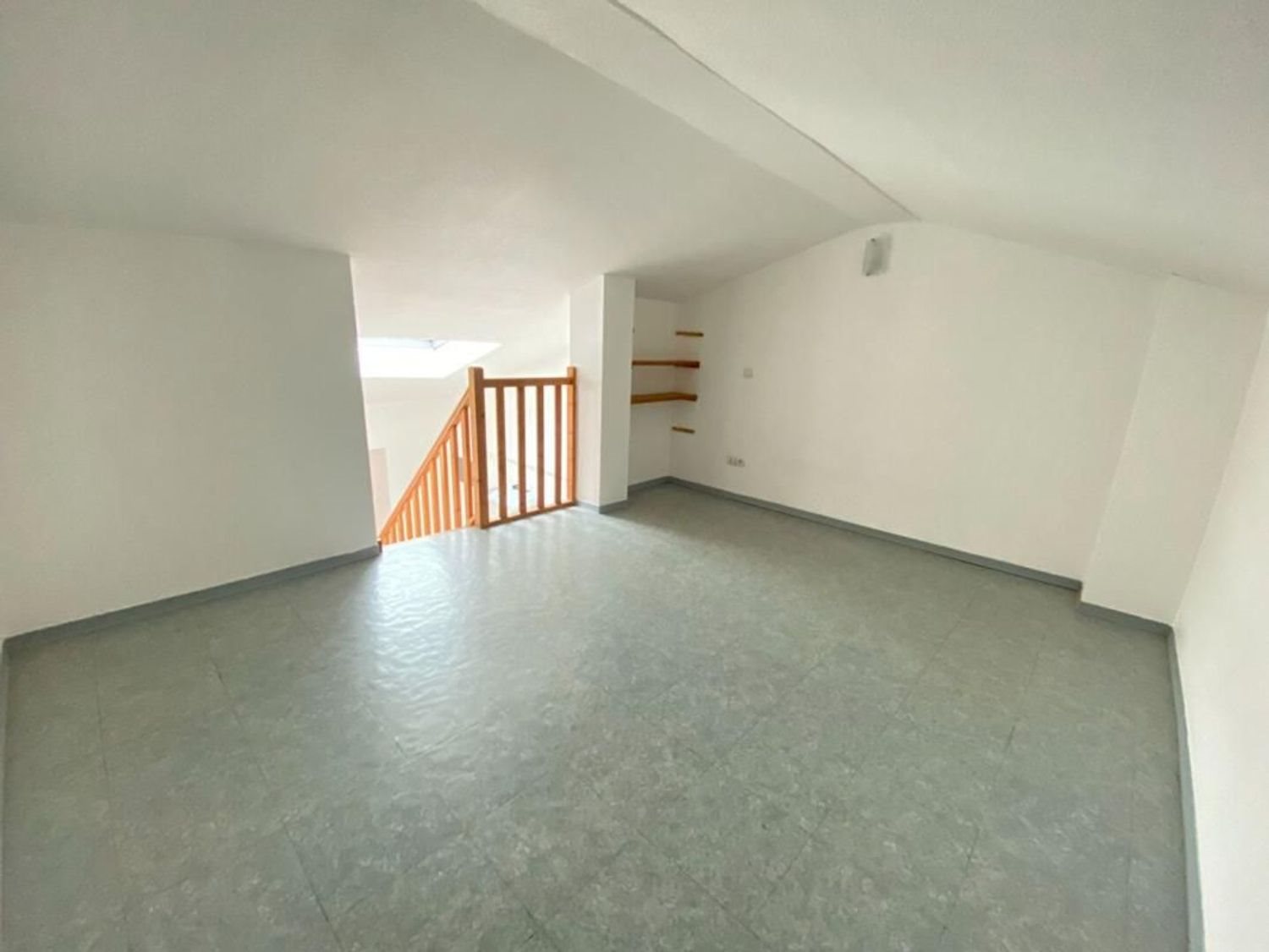 Appartement à louer, 43m², Saint-Brès