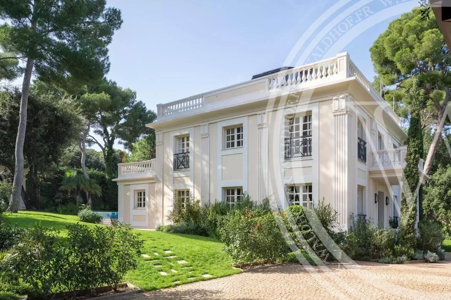 Maison à louer, 435m², Roquebrune-Cap-Martin