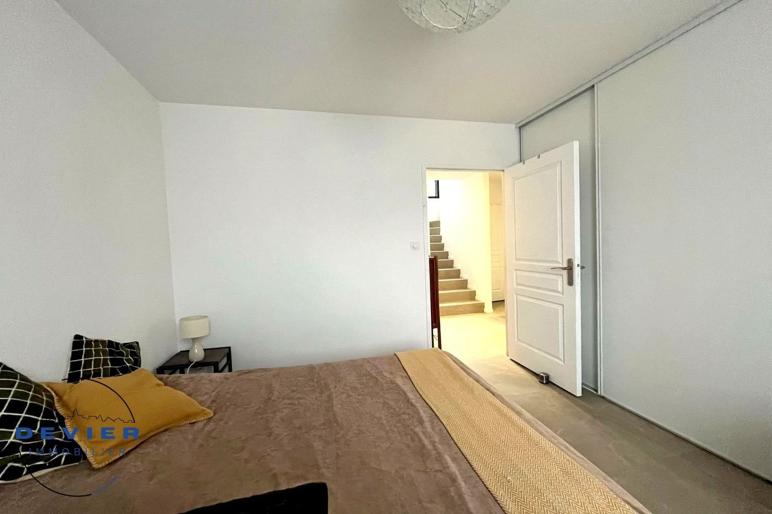 Maison à louer, 142m², Saint-Geniès-des-Mourgues