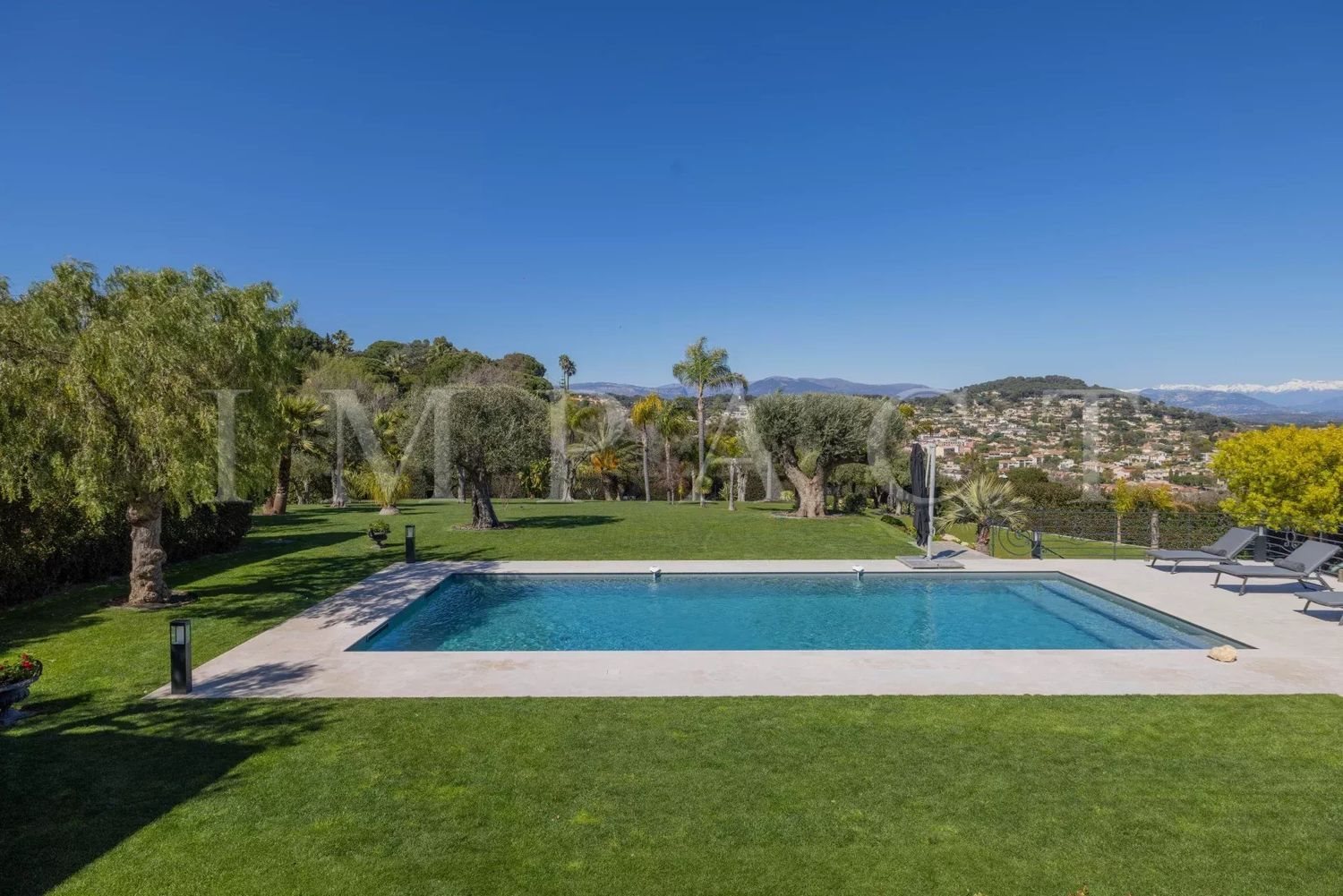Maison à louer, 330m², Vallauris