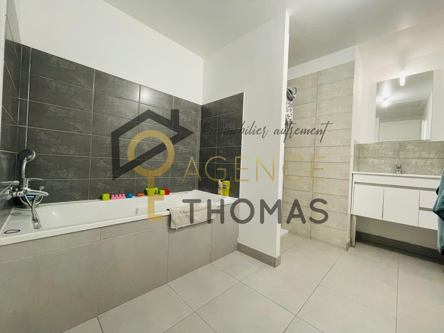 Appartement à louer, 78m², Aubenas