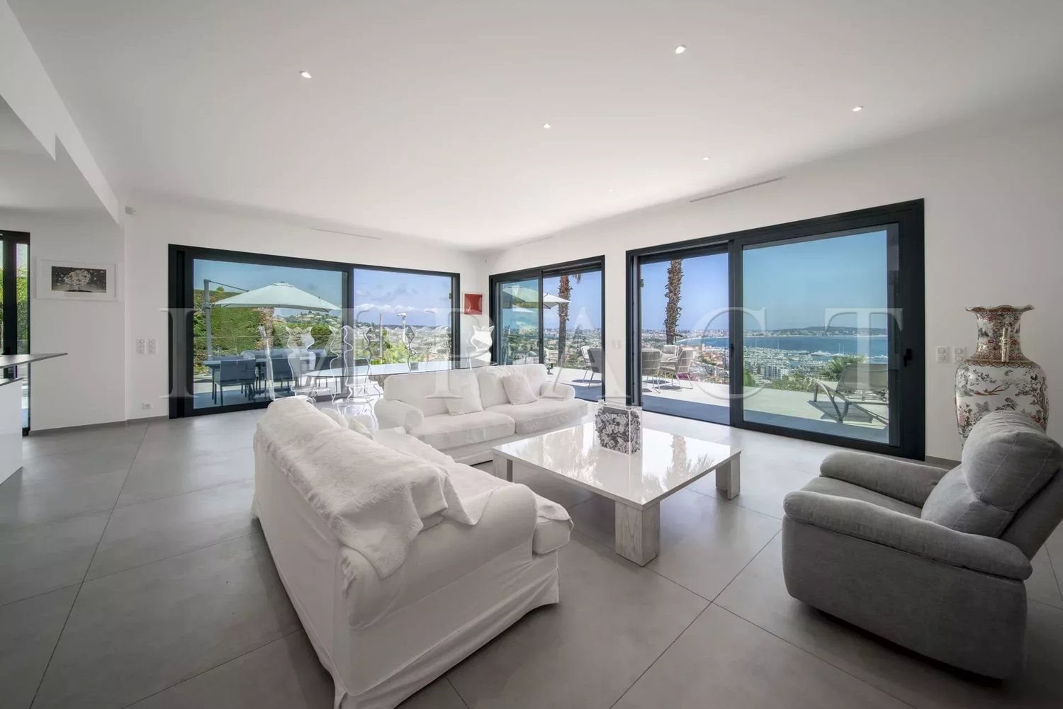 Maison à louer, 600m², Vallauris