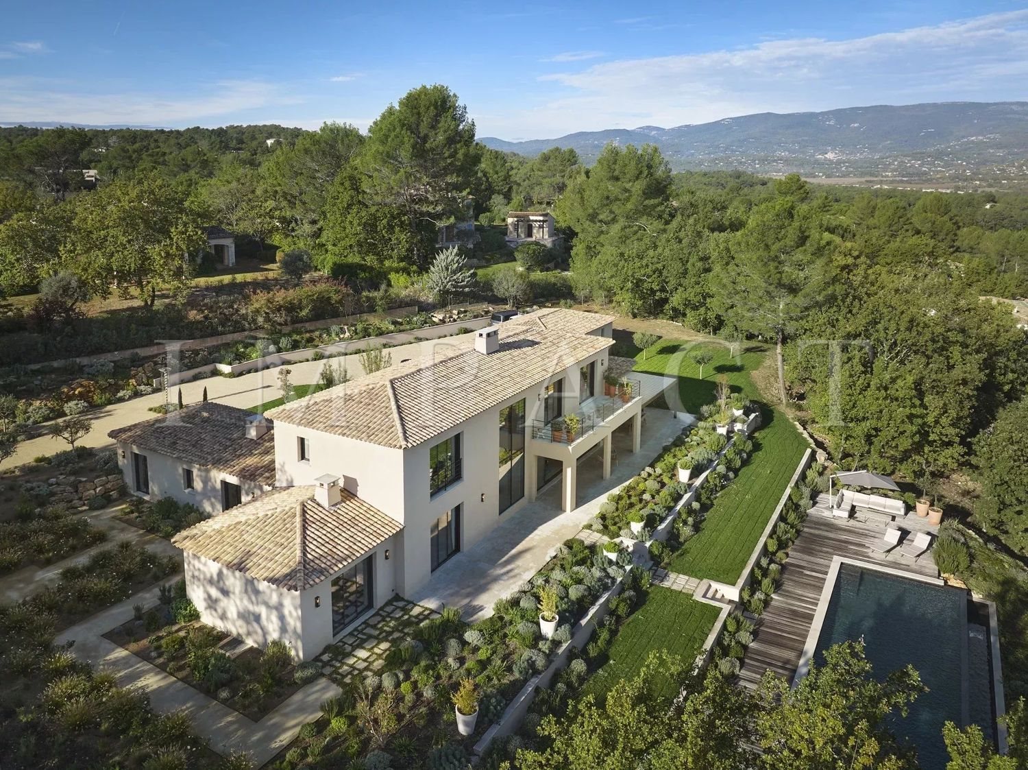 Maison à louer, 320m², Tourrettes