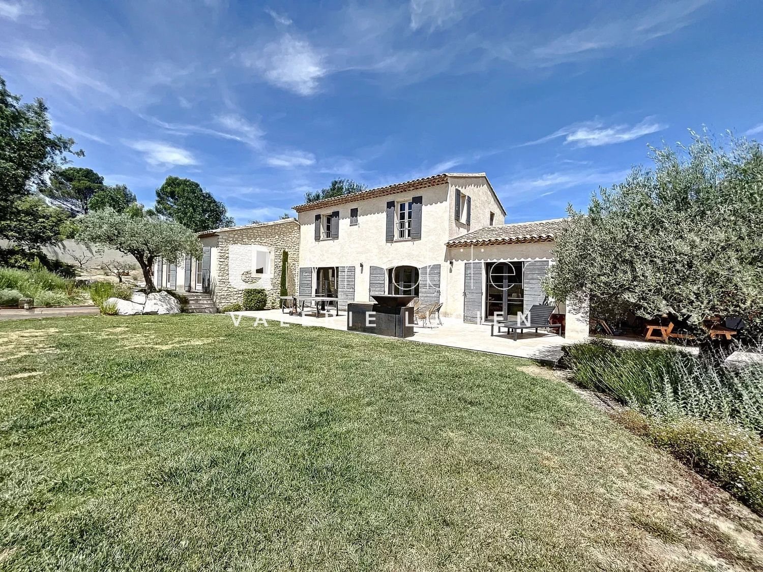 Maison à louer, 280m², Eyragues