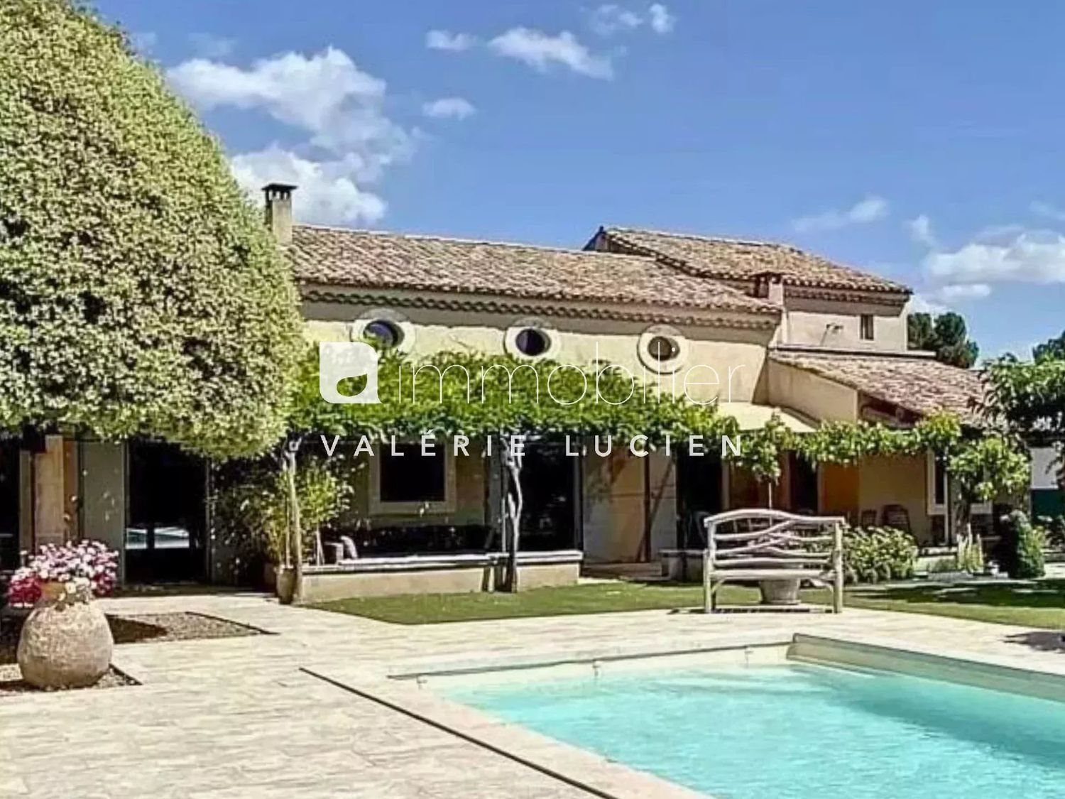 Maison à louer, 270m², Eygalières