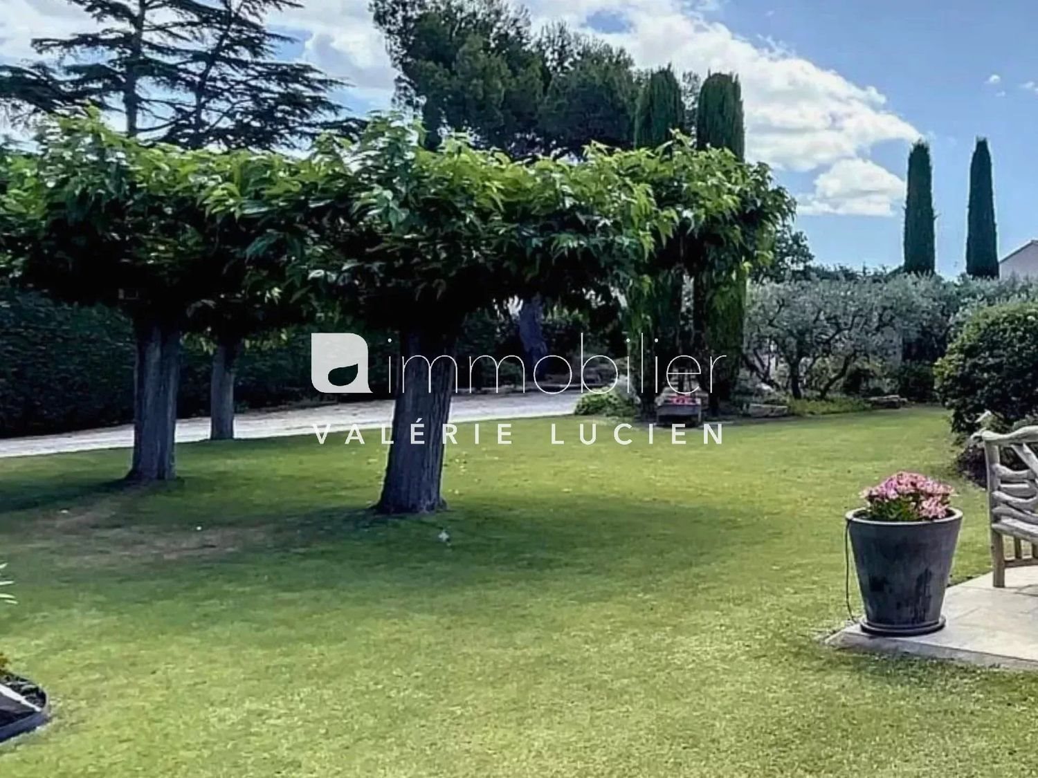 Maison à louer, 270m², Eygalières
