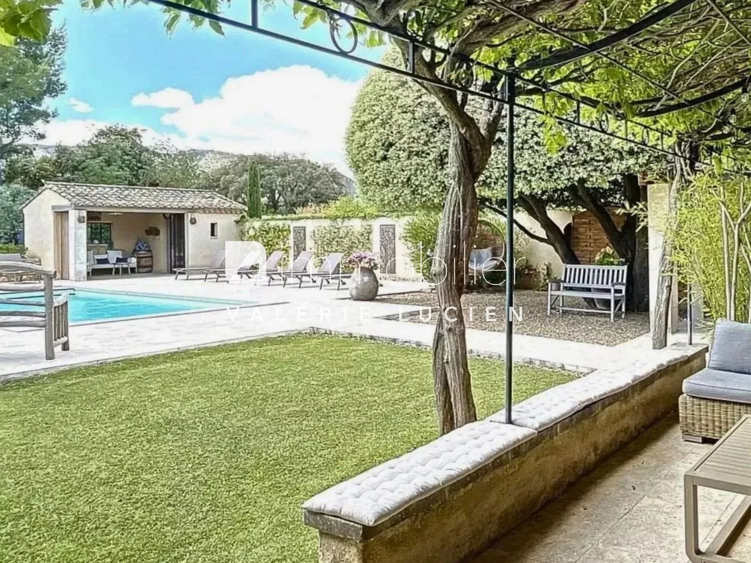 Maison à louer, 270m², Eygalières