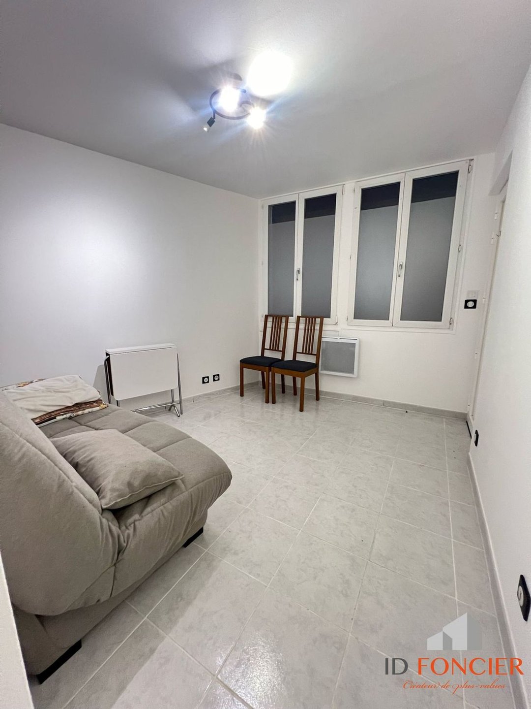 Appartement à louer, 14m², Égly