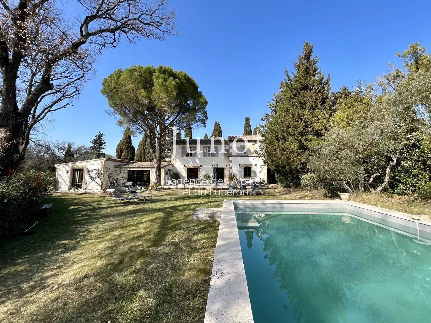 Maison à louer, 220m², Saint-Rémy-de-Provence