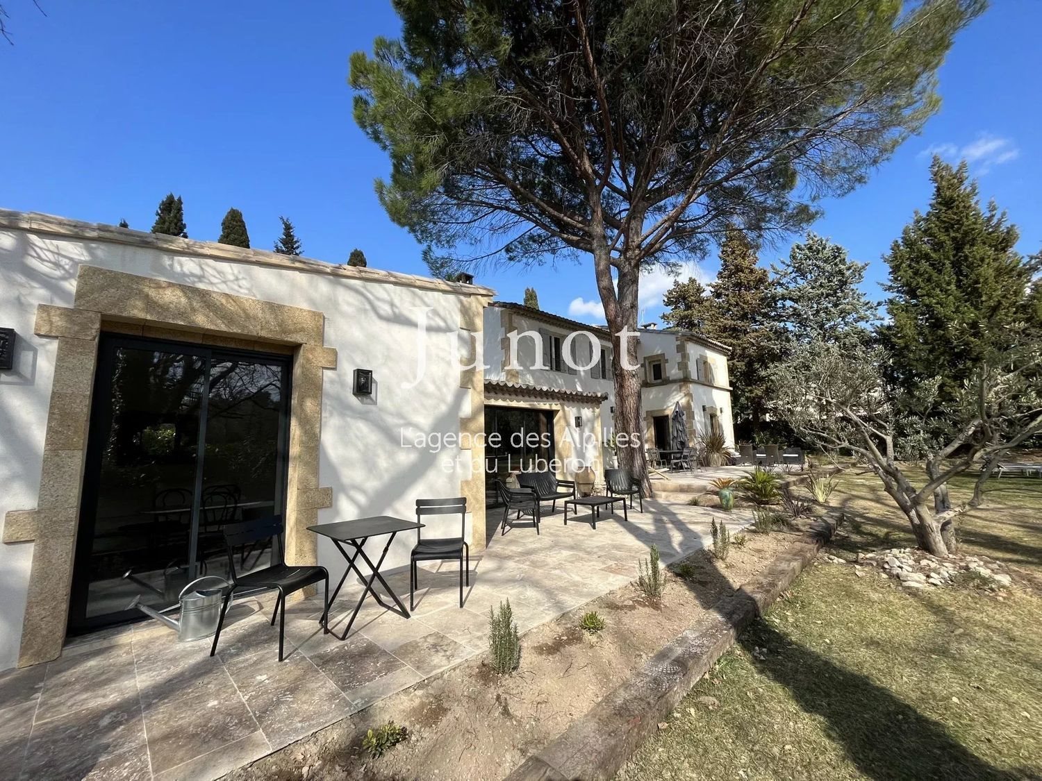 Maison à louer, 220m², Saint-Rémy-de-Provence
