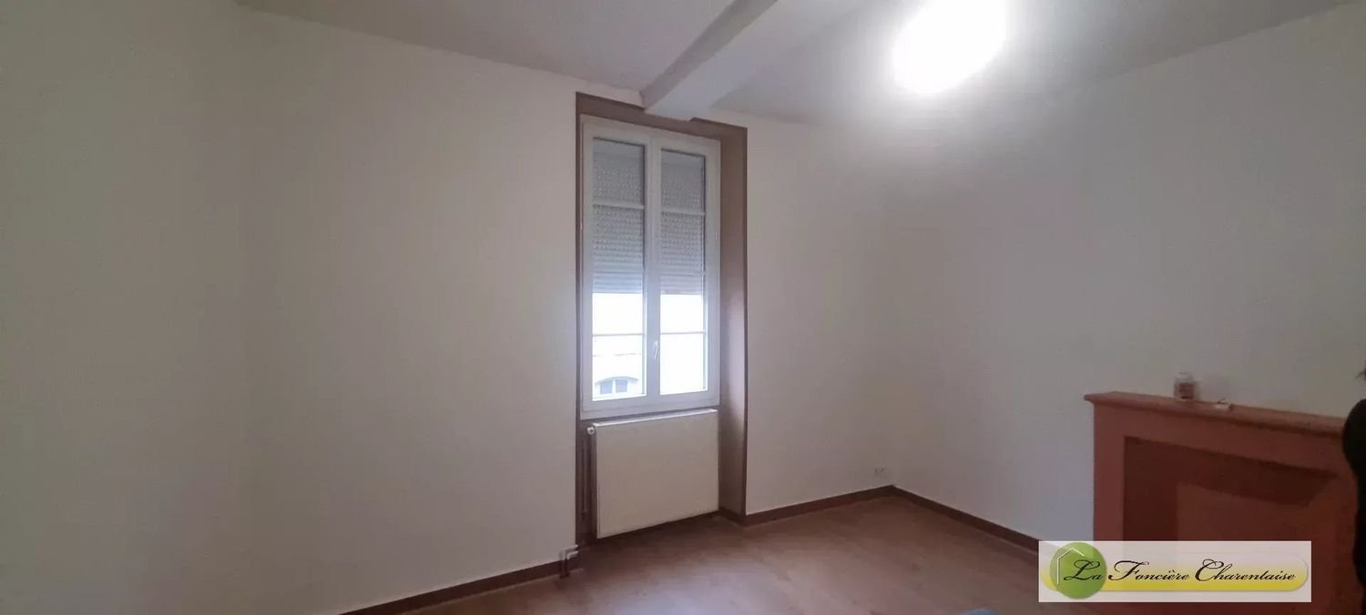 Maison à louer, 87m², Aigre