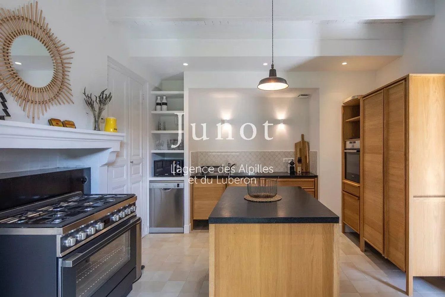 Maison à louer, 200m², Saint-Etienne-du-Grès