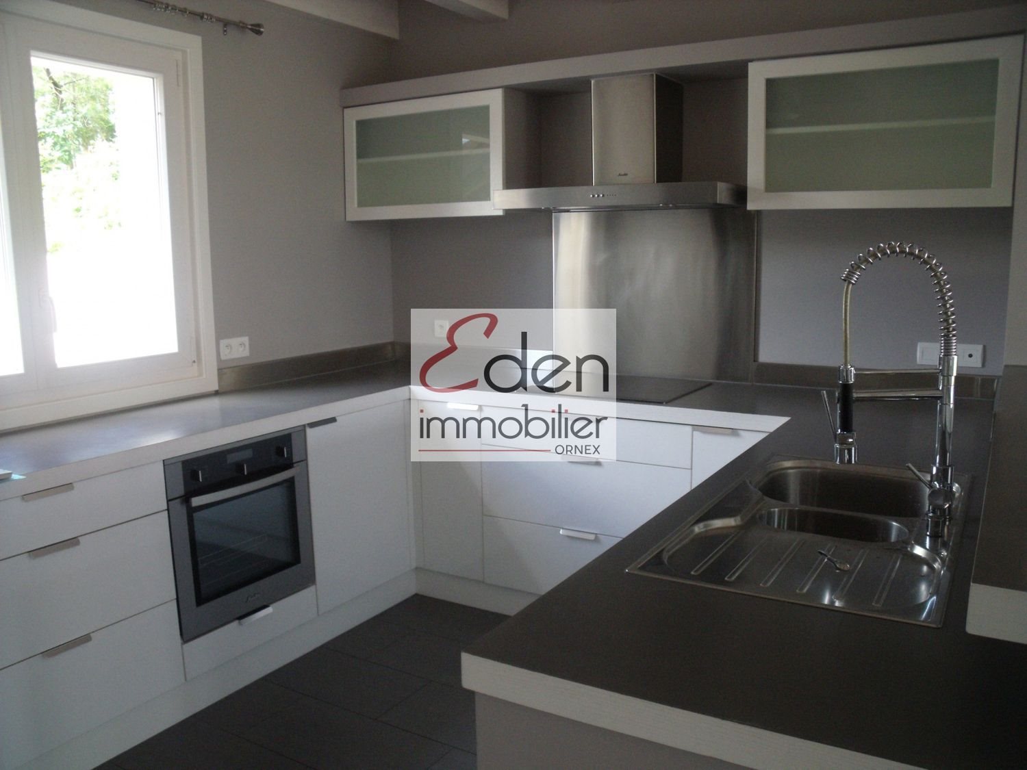 Maison à louer, 220m², Cessy