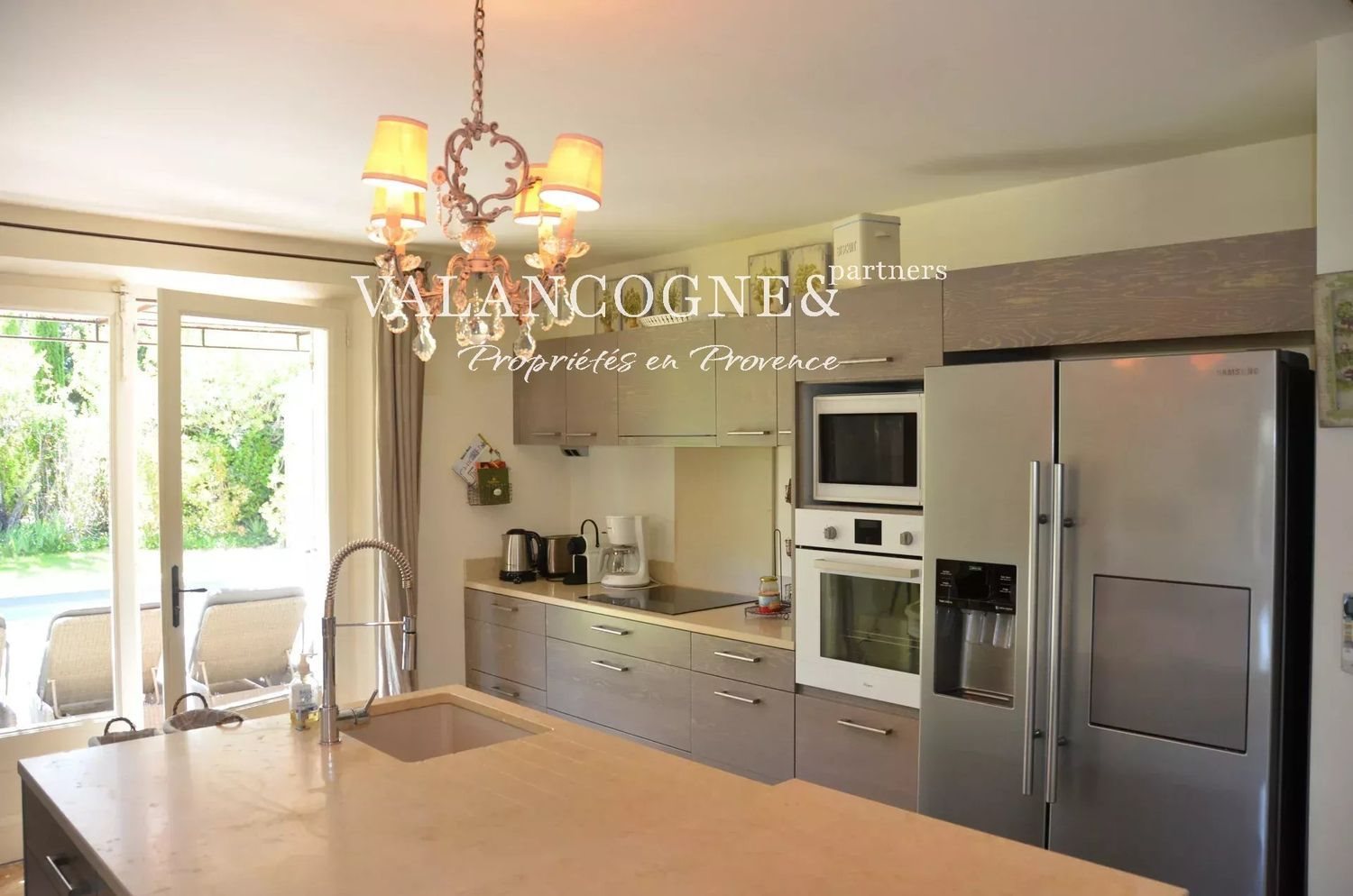 Maison à louer, 200m², Eygalières