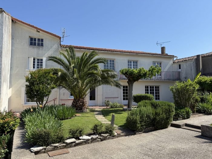 Maison à vendre, 186m², Mortagne-sur-Gironde